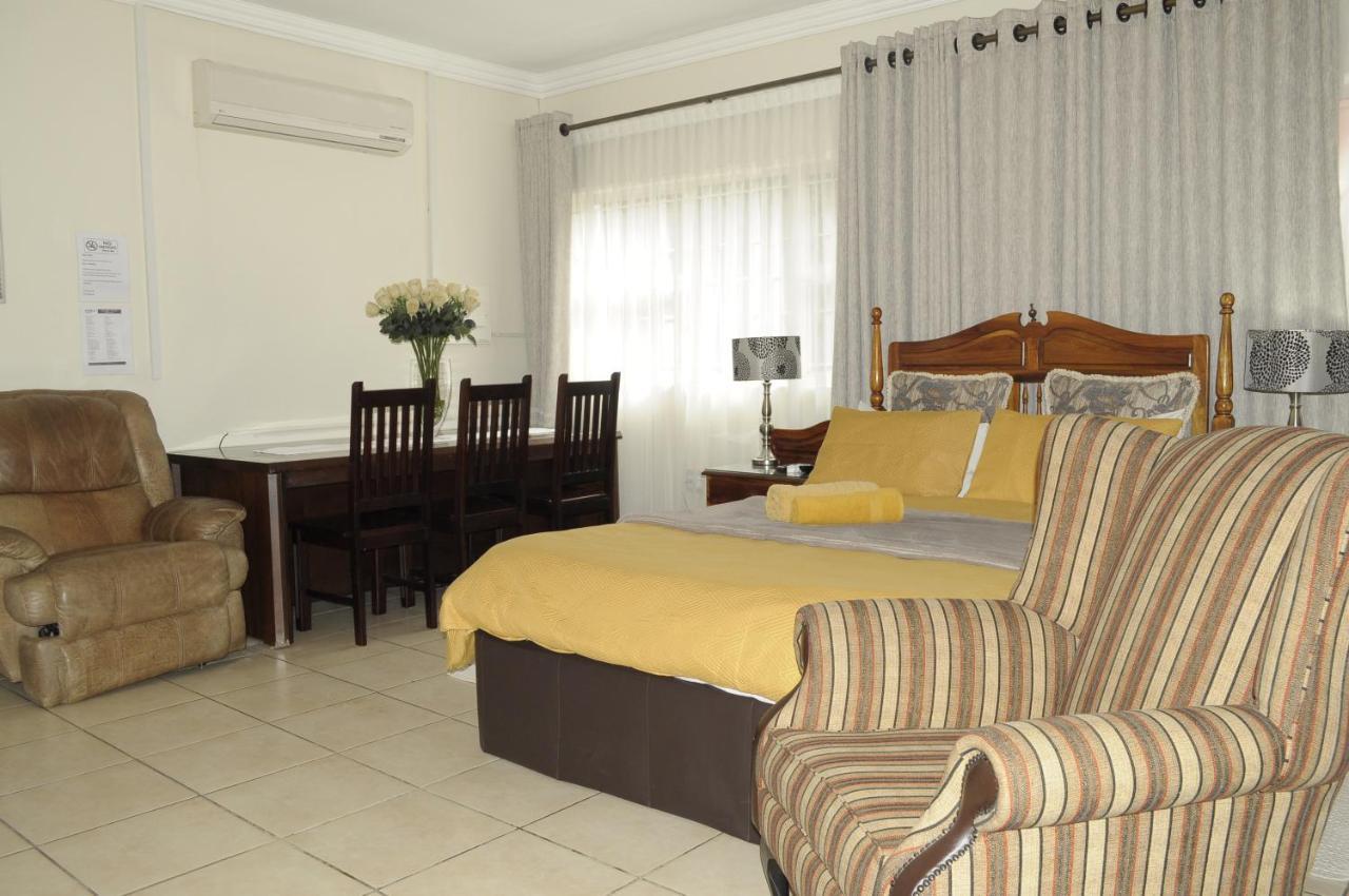 @Home Guest House Рустенбург Екстер'єр фото