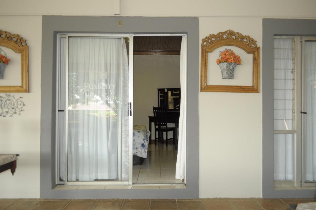 @Home Guest House Рустенбург Екстер'єр фото
