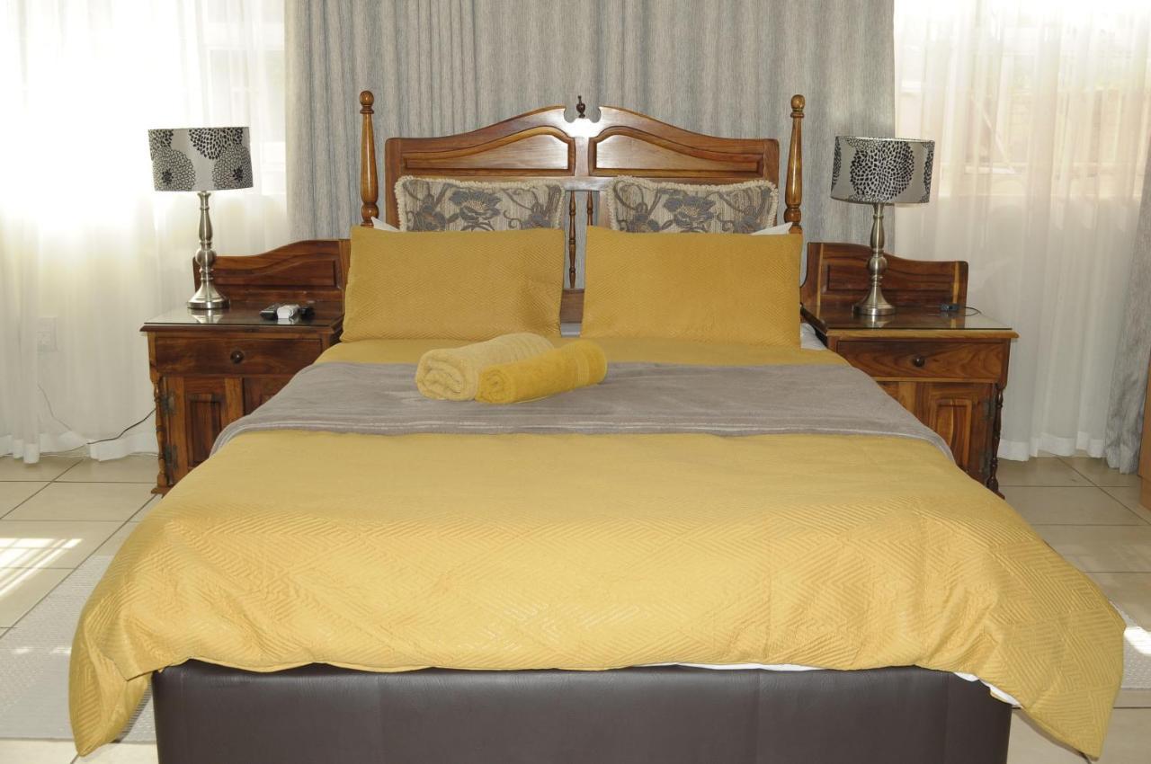 @Home Guest House Рустенбург Екстер'єр фото