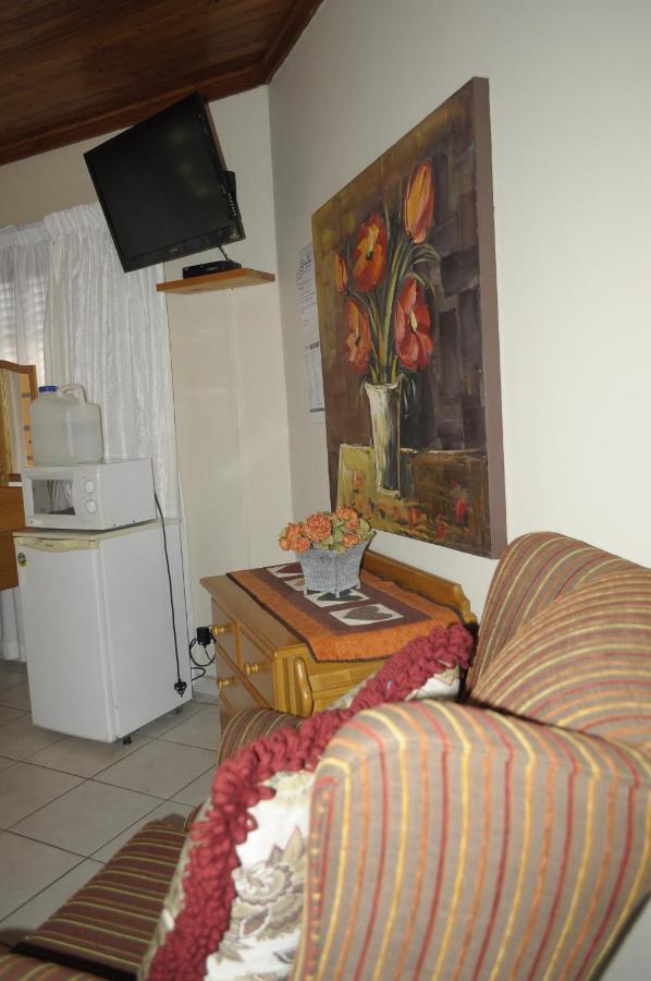 @Home Guest House Рустенбург Екстер'єр фото
