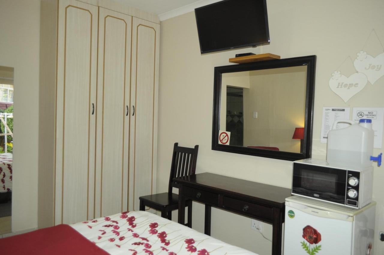 @Home Guest House Рустенбург Екстер'єр фото