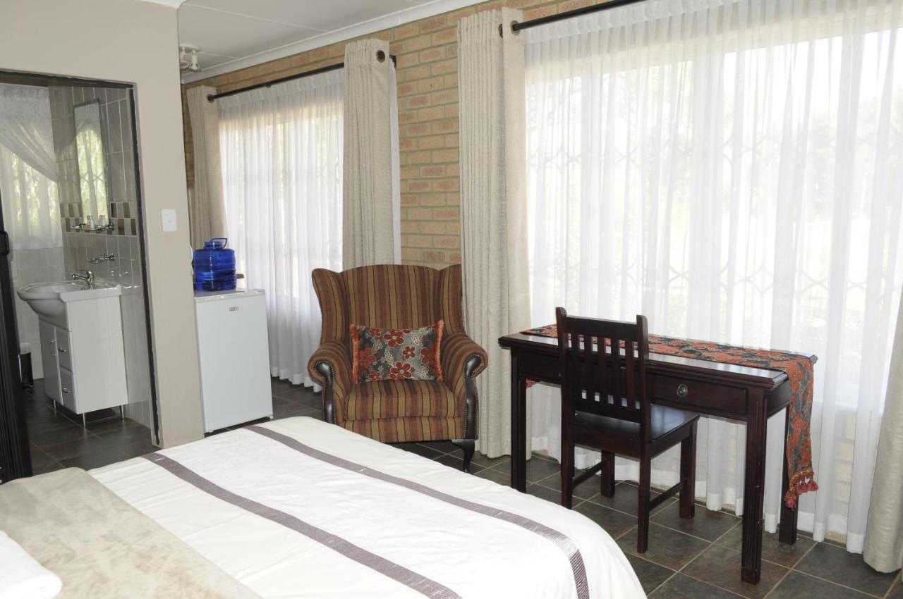 @Home Guest House Рустенбург Екстер'єр фото