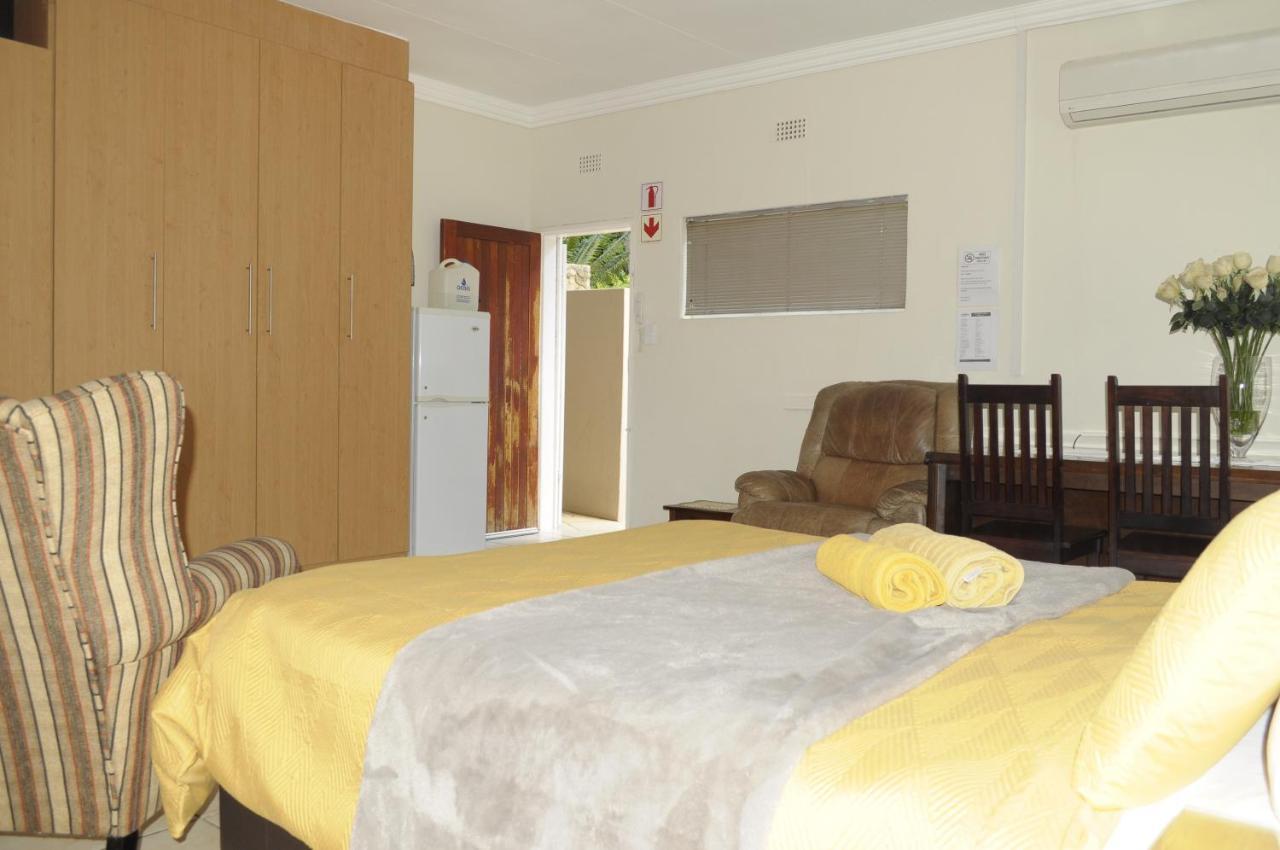 @Home Guest House Рустенбург Екстер'єр фото