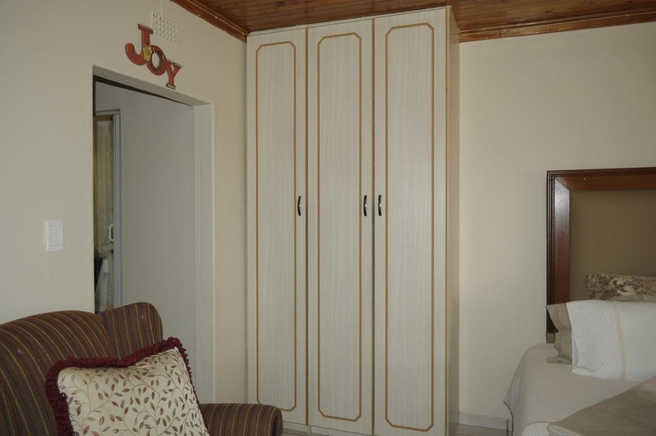 @Home Guest House Рустенбург Екстер'єр фото