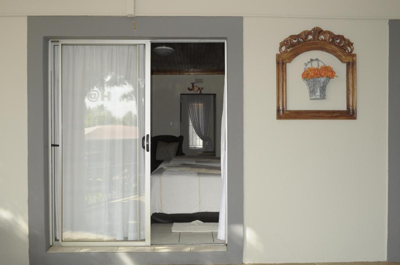 @Home Guest House Рустенбург Екстер'єр фото
