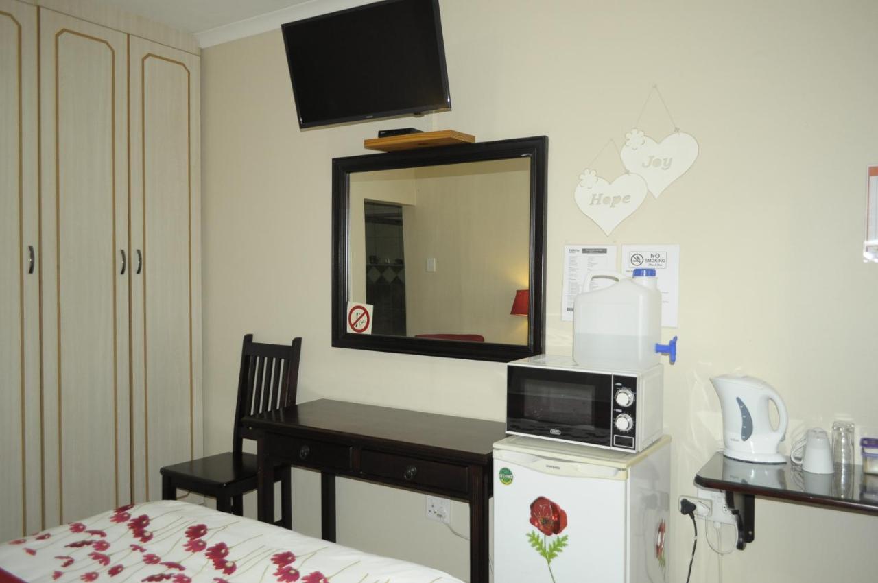 @Home Guest House Рустенбург Екстер'єр фото