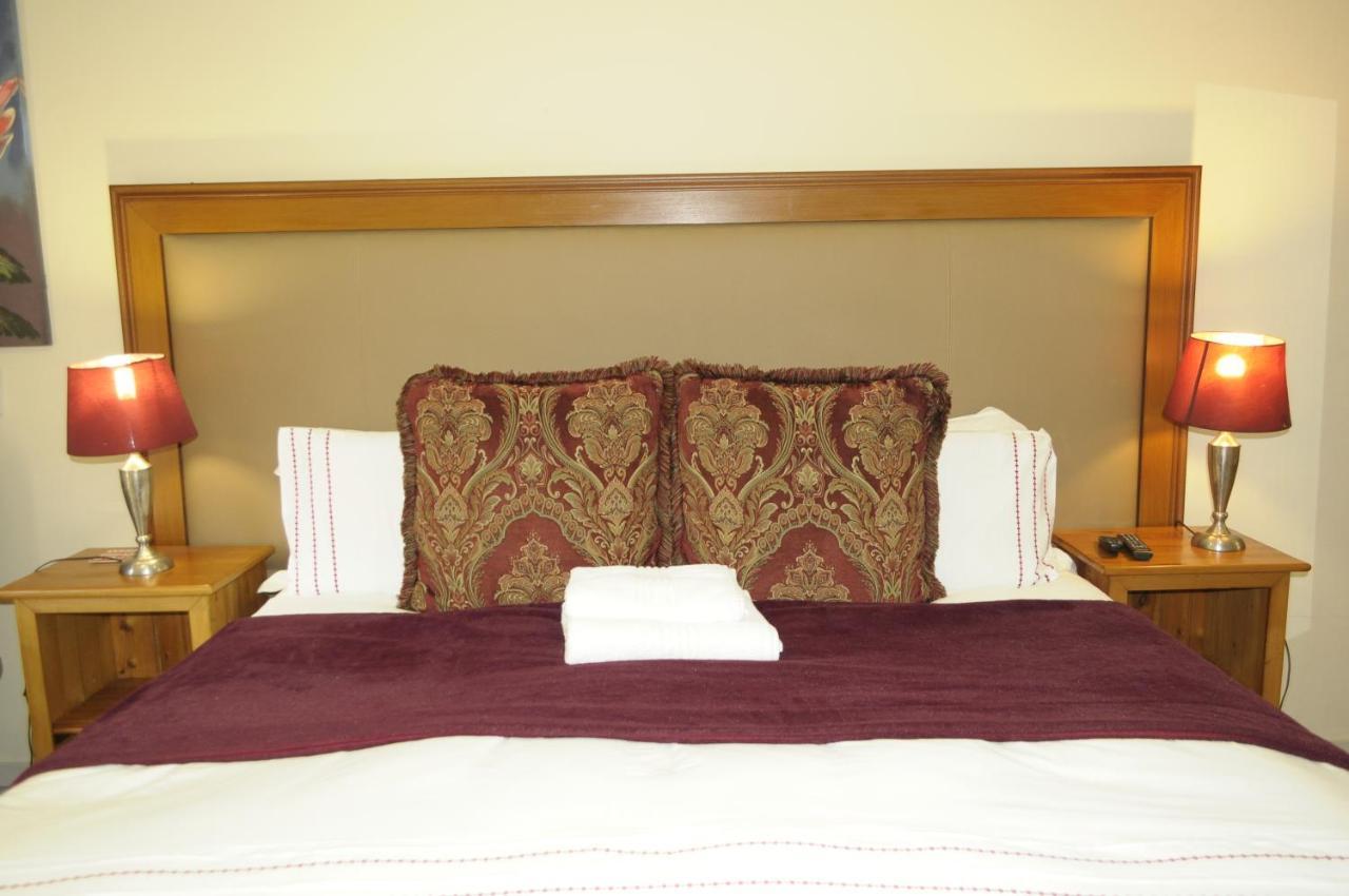 @Home Guest House Рустенбург Екстер'єр фото