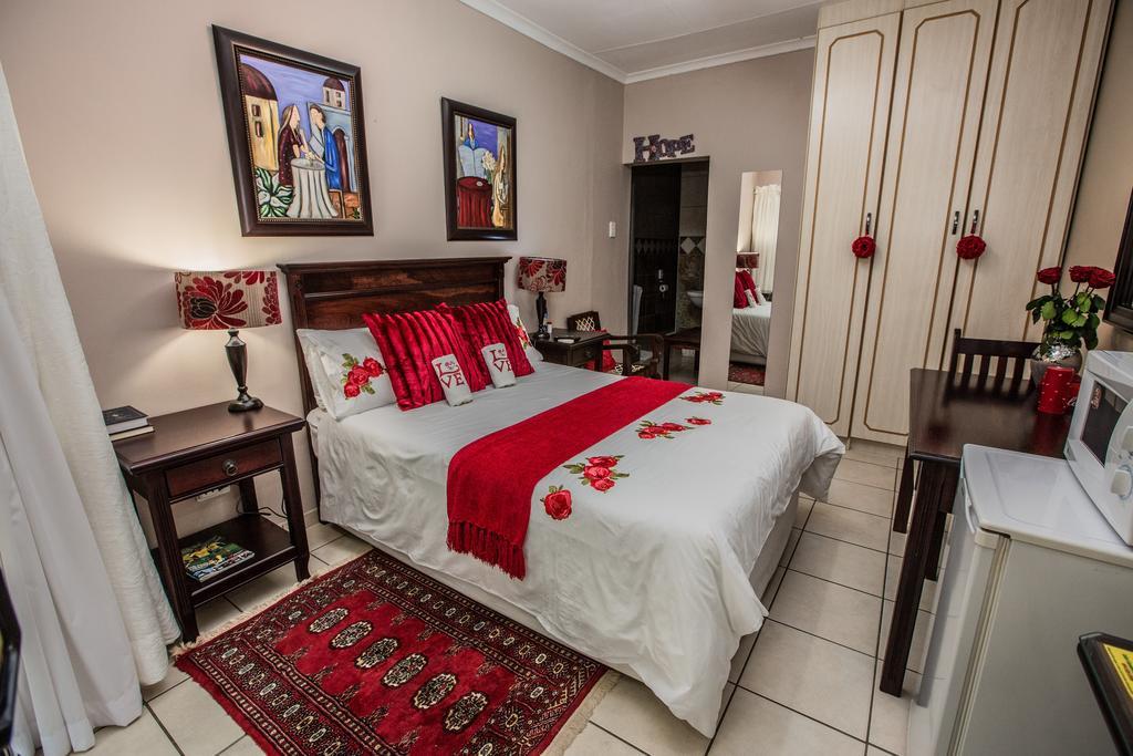 @Home Guest House Рустенбург Номер фото