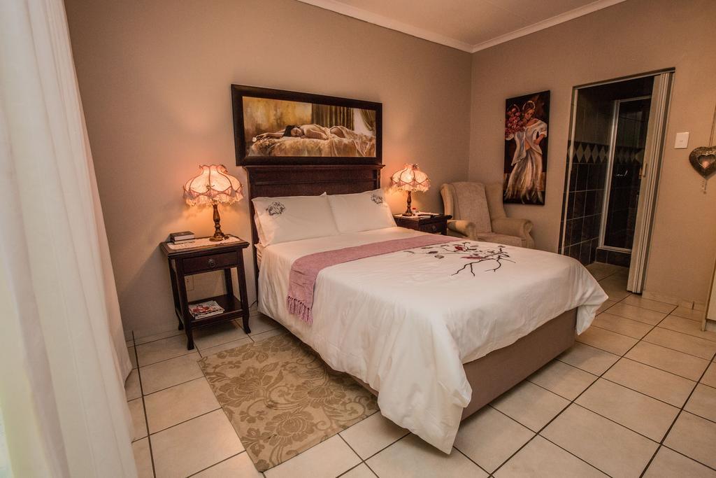 @Home Guest House Рустенбург Екстер'єр фото